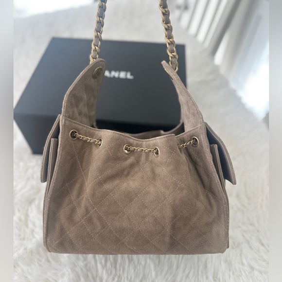 CHANEL 25 Hobo Bag in Small Grey Suede GHW - Picture 2 of 10